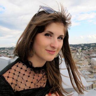 Anna Flores
